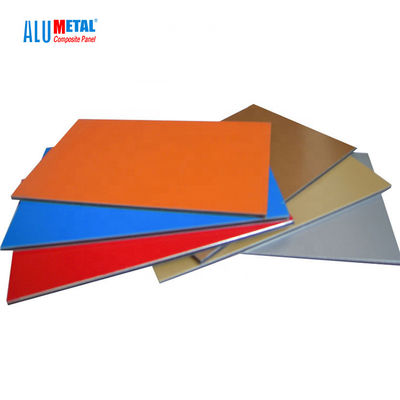 6mm PVDF 2000mm βουρτσισμένη επένδυση επιφάνεια Rainscreen χωρισμάτων επιτροπής αλουμινίου σύνθετη