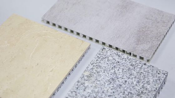 Πέτρινη κυψελωτή επιτροπή 0.7mm φύλλο 2000mm κράμα 6000 αργιλίου επιφάνειας PE